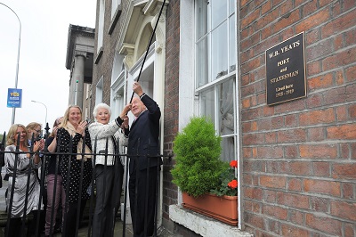 Minister unveils  Yeats plaque at 96 St Stephens Green